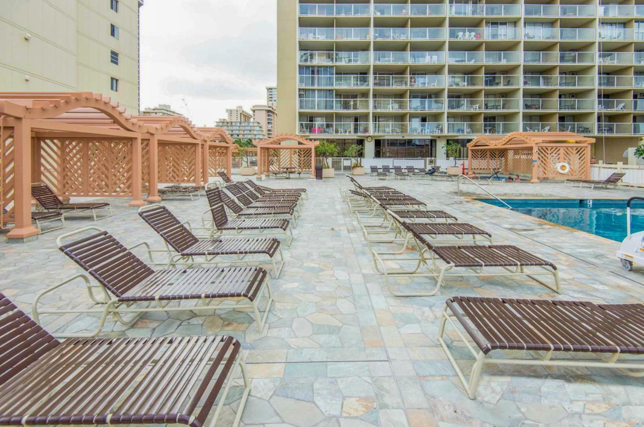 Island Colony Suites Гонолулу Экстерьер фото