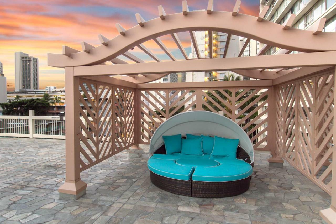 Island Colony Suites Гонолулу Экстерьер фото